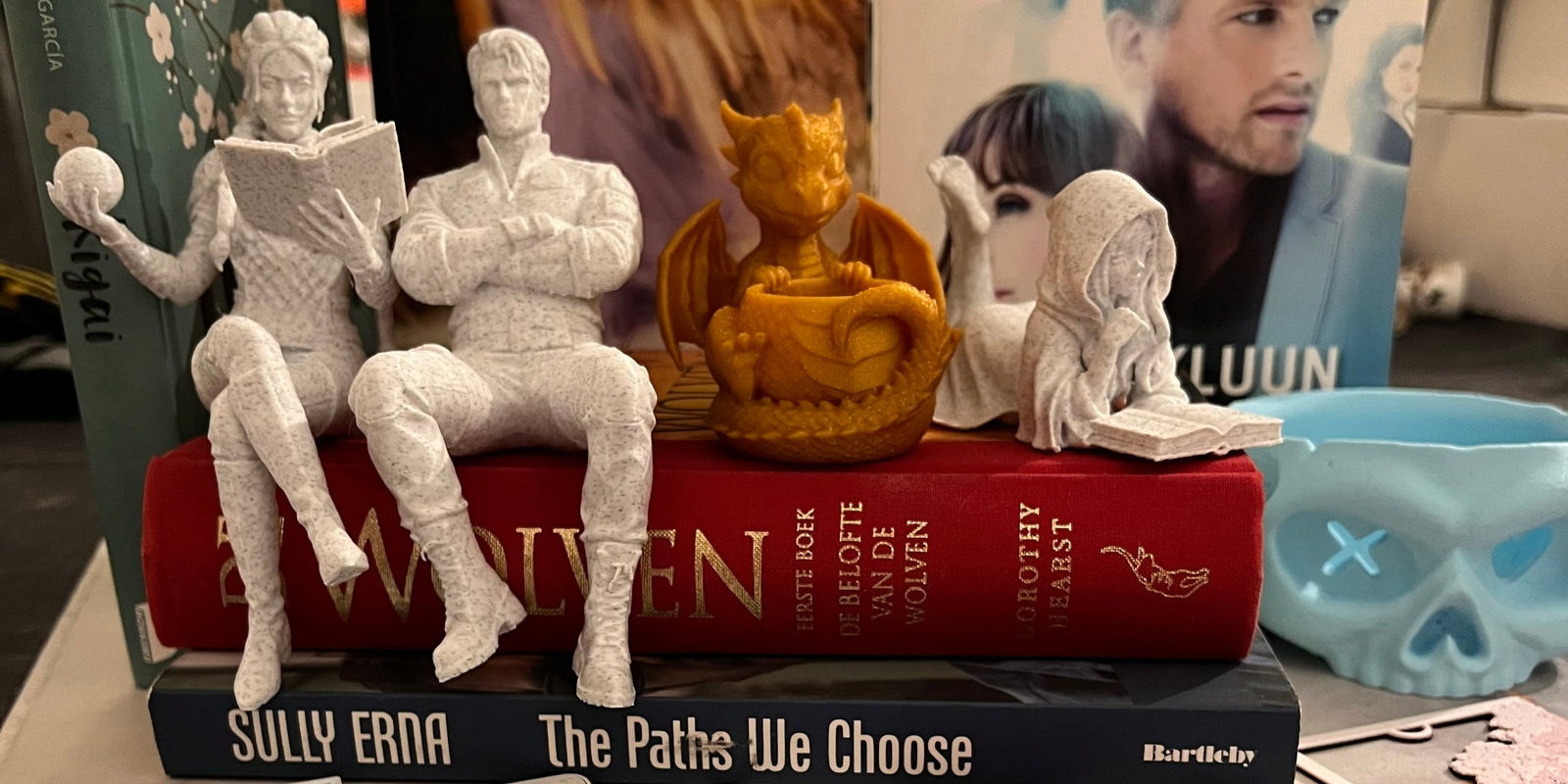 Build Your Dream Shelf: 3D Printed Bookshelf Decorations for Romantasy & BookTok Readers - Hand of Stardust